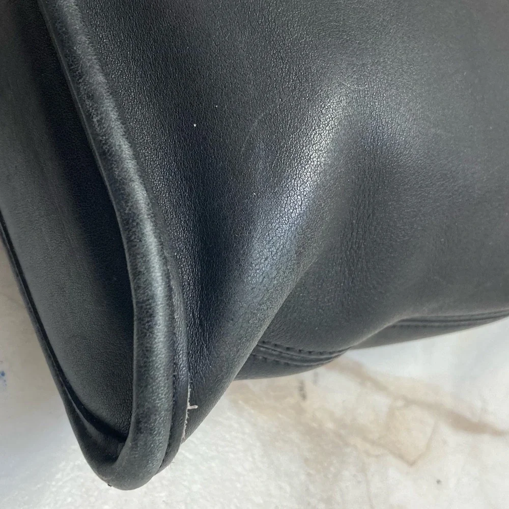 Coach vintage Equestrian Slim Bucket | 9806 | Black glovetan leather